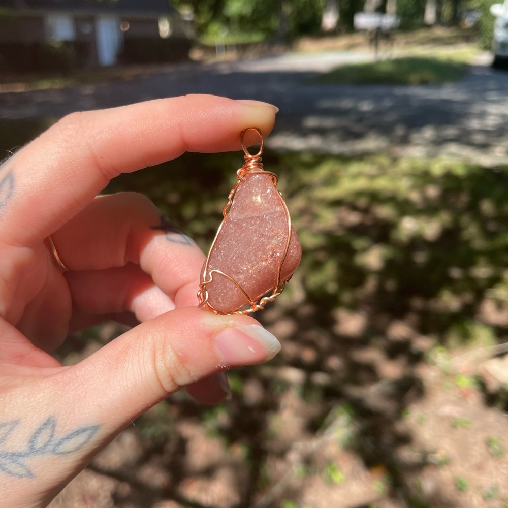 Elegant Rose Quartz Wire-Wrapped Necklace